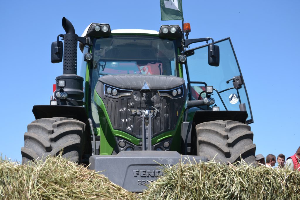 Tractor Fendt 1046 Vario Power Plus