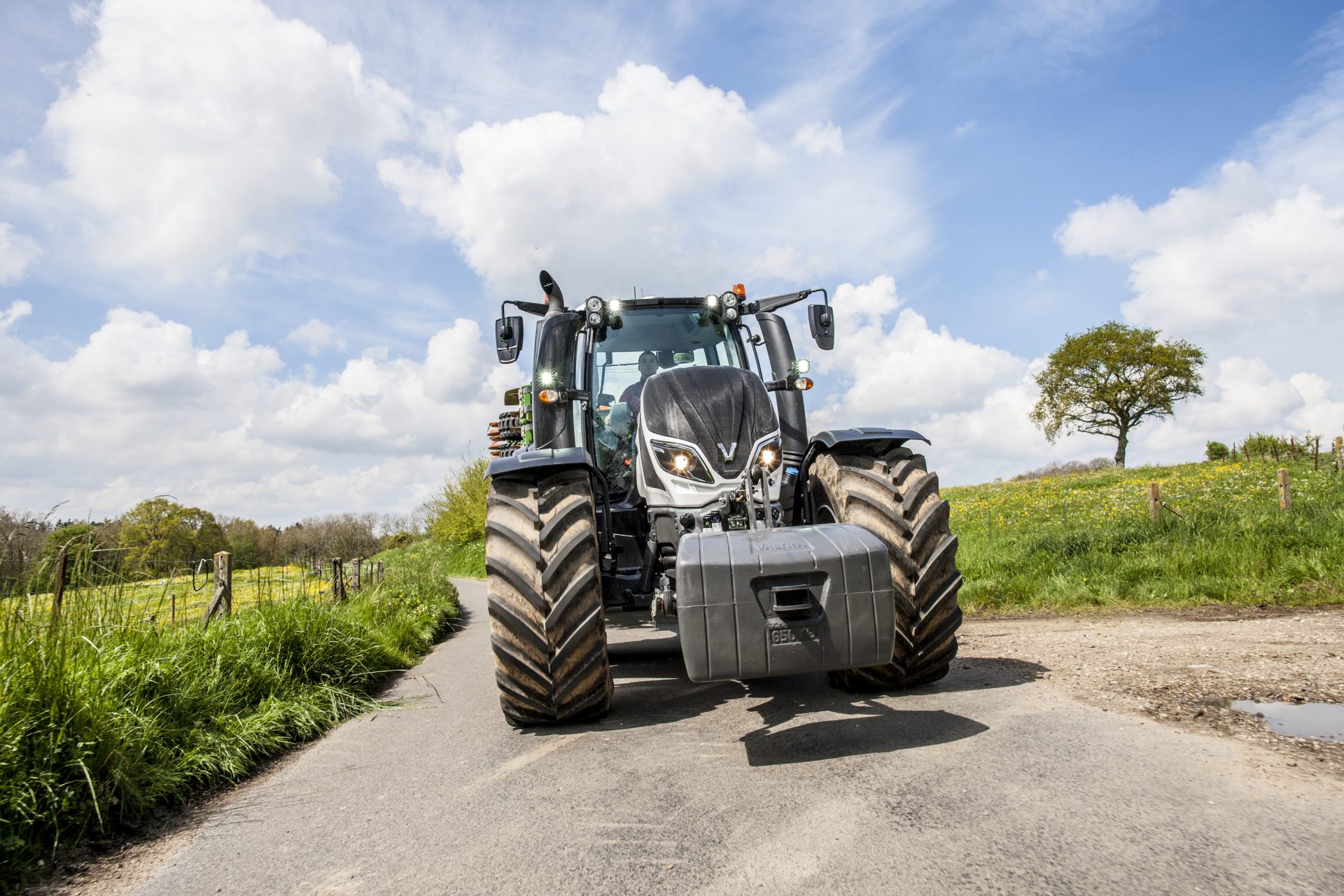 Tractor Valtra T 214 V Smart Touch