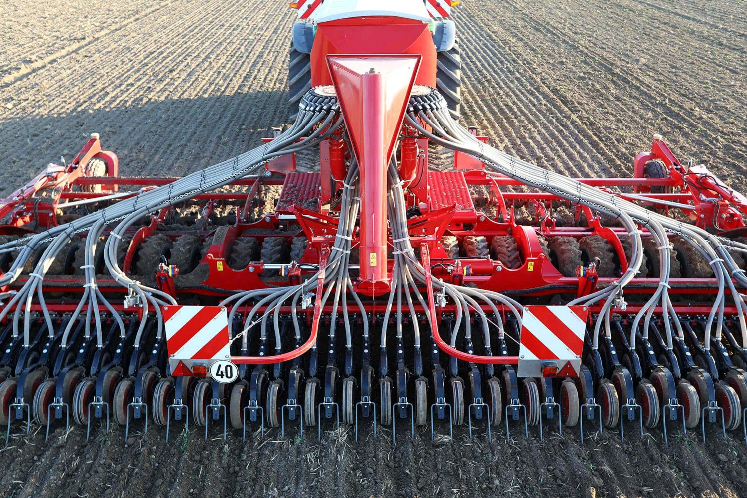 Brazdar TurboDisc sau TurboEdge rosu pe suprafata arabila