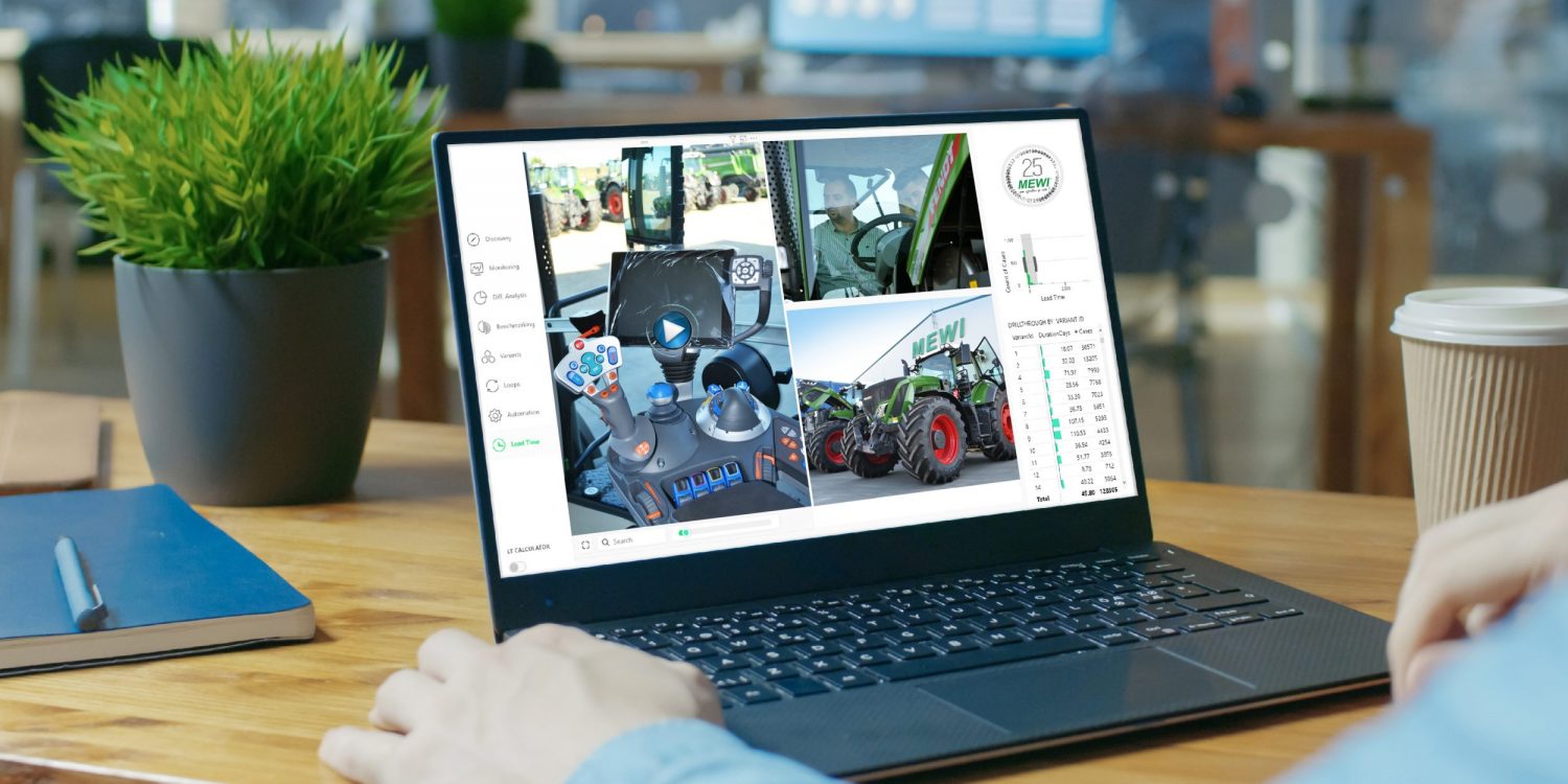 Laptop folosit la prezentarea unui demo virtual cu echipamente si masini agricole
