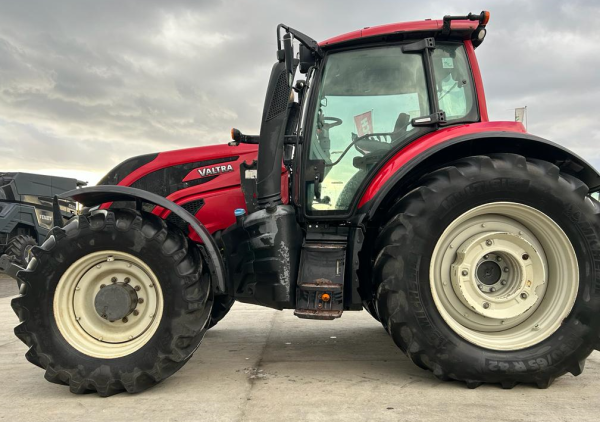 Tractor VALTRA T234 A Second-hand