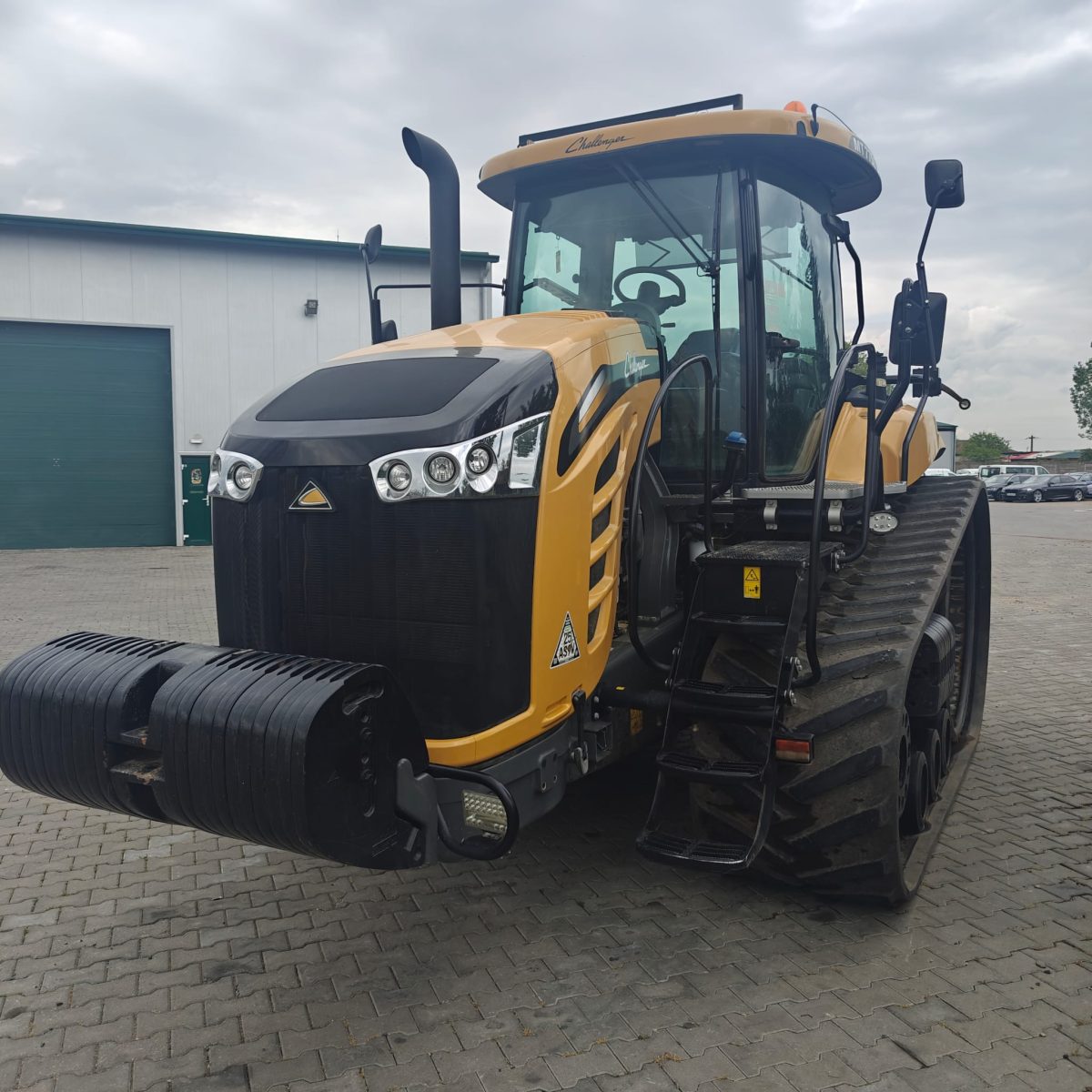 2 Tractor cu senile CHALLENGER MT 775 E Second-hand