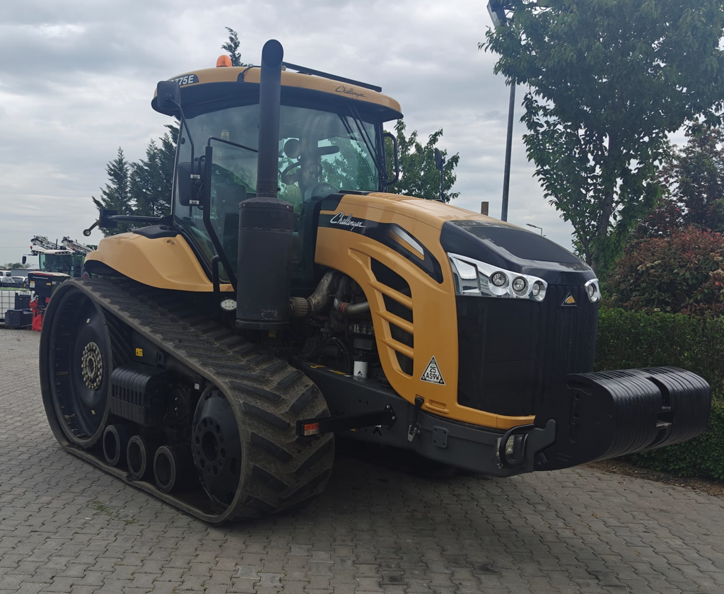 3 Tractor cu senile CHALLENGER MT 775 E Second-hand