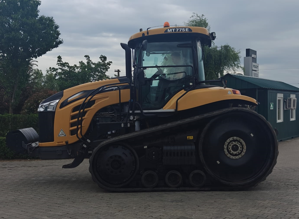 4 Tractor cu senile CHALLENGER MT 775 E Second-hand