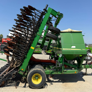 Semanatoare de paioase John Deere 740A Second-hand