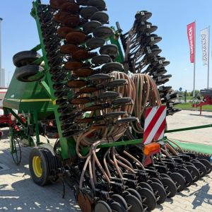 Semanatoare de paioase John Deere 740A Second-hand