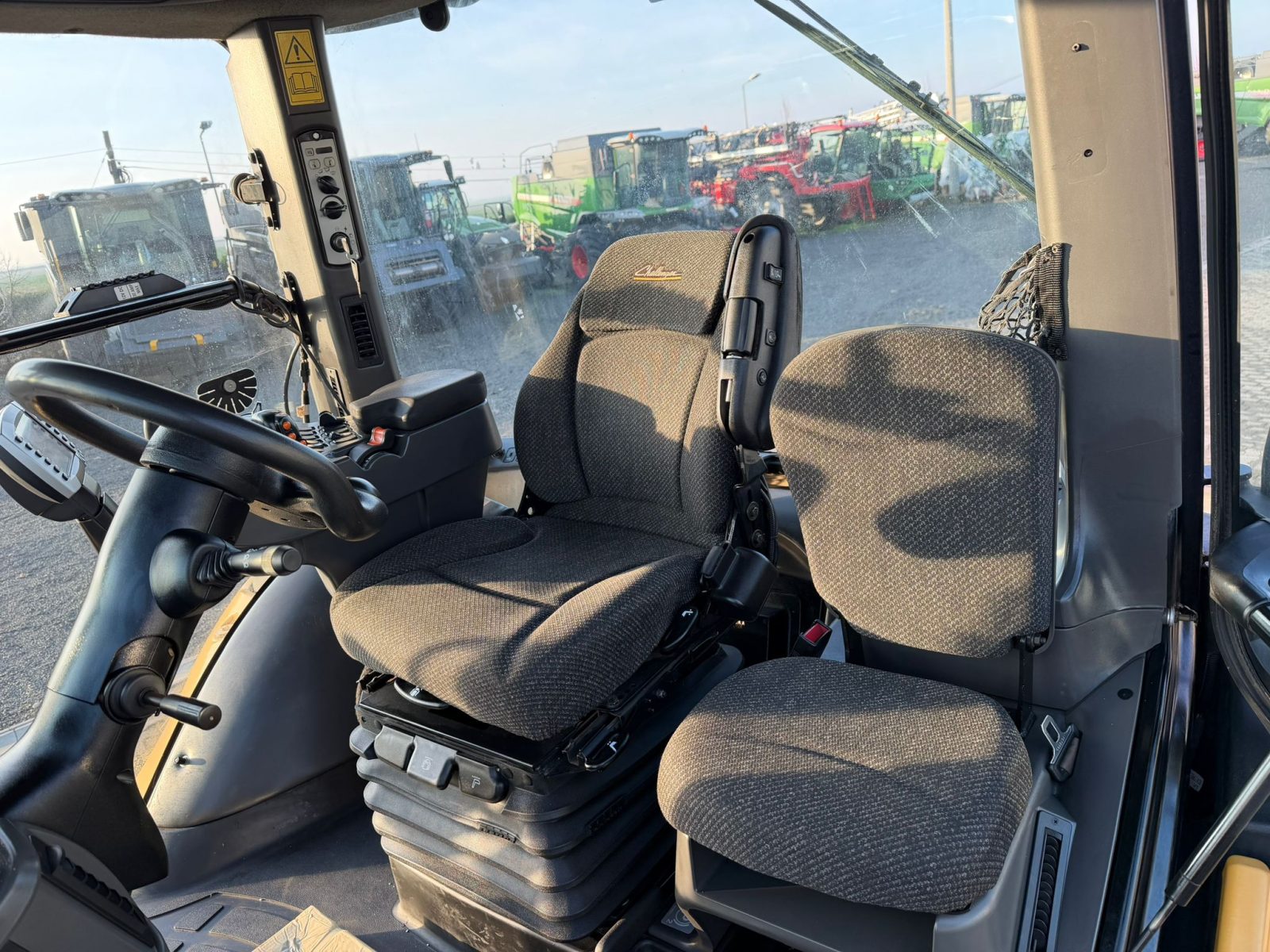 6 Tractor cu senile CHALLENGER MT 775 E Second-hand